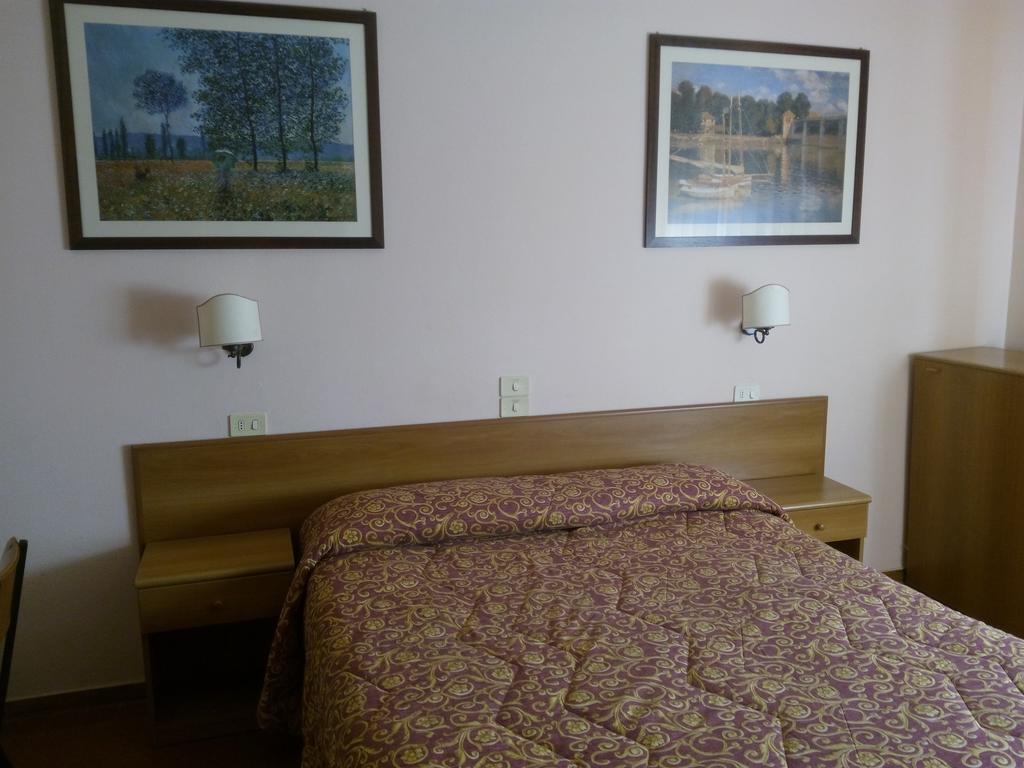 Hotel Lea Grosseto Phòng bức ảnh